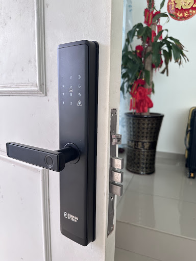 Famoso Locksmith-Taman Cahaya Kota Puteri